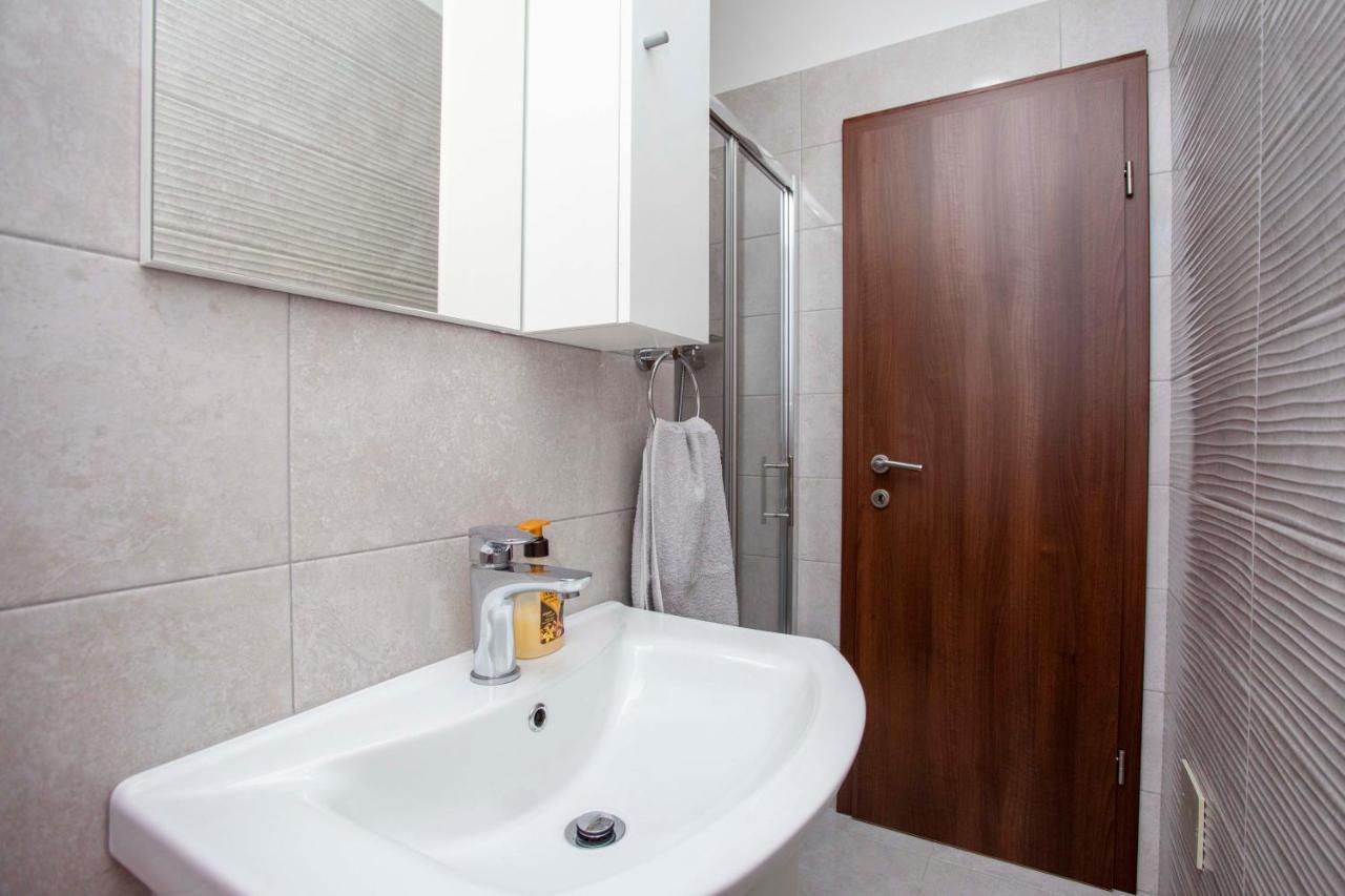 Apartmani Marica プロミン エクステリア 写真